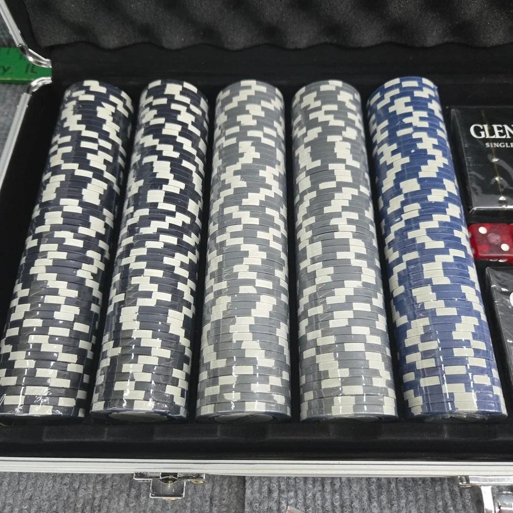 Glenmorangie Scotch Whisky Poker Set Complete With Keys